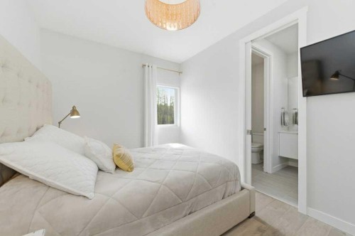 305 Jarvis Glen Court, Jarvis Bay, AB - Indoor Photo Showing Bedroom