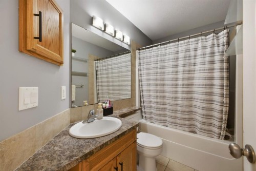 62 Mcdougall Close, Penhold, AB - Indoor Photo Showing Bathroom