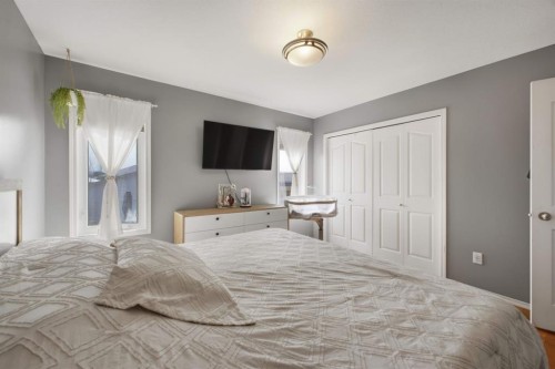 62 Mcdougall Close, Penhold, AB - Indoor Photo Showing Bedroom