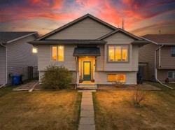 62 Mcdougall Close Penhold, AB T0M 1R0