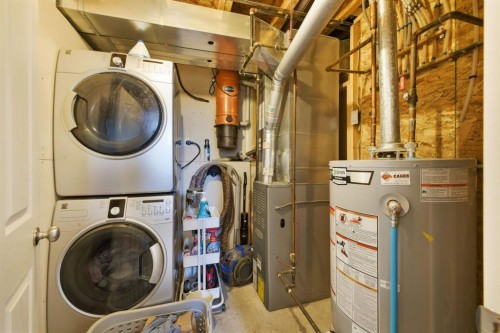 62 Mcdougall Close, Penhold, AB - Indoor Photo Showing Laundry Room