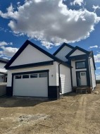 20 Ian Way Sylvan Lake, AB T4S 0W5
