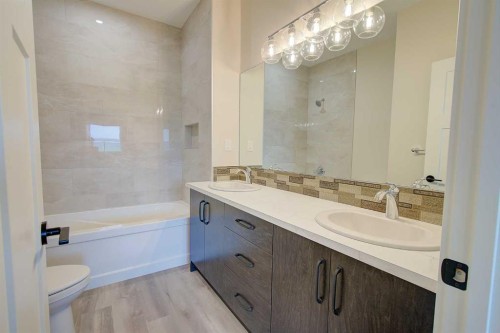 20 Ian Way, Sylvan Lake, AB - Indoor Photo Showing Bathroom