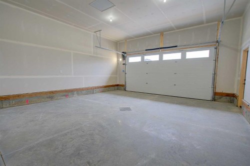 20 Ian Way, Sylvan Lake, AB - Indoor Photo Showing Garage
