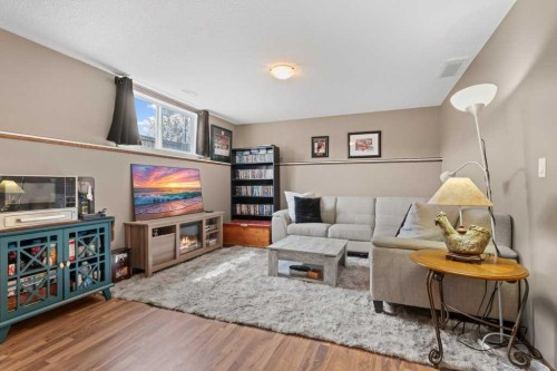 179 Issard Close, Red Deer, AB - Indoor Photo Showing Living Room
