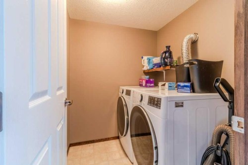 179 Issard Close, Red Deer, AB - Indoor Photo Showing Laundry Room