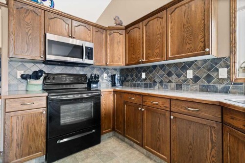 179 Issard Close, Red Deer, AB - Indoor Photo Showing Kitchen