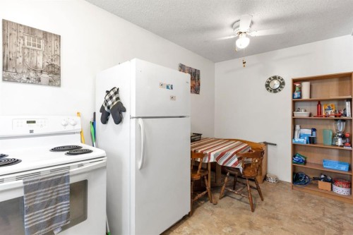 64 Sylvan Drive, Sylvan Lake, AB - Indoor Photo Showing Kitchen