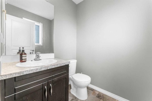 22 Hawthorn Place, Sylvan Lake, AB - Indoor Photo Showing Bathroom