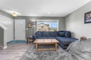 22 Hawthorn Place, Sylvan Lake, AB  - Indoor Photo Showing Living Room 