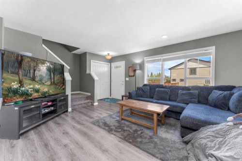 22 Hawthorn Place, Sylvan Lake, AB - Indoor Photo Showing Living Room
