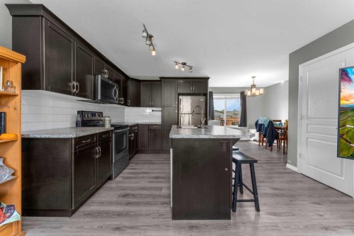 22 Hawthorn Place, Sylvan Lake, AB - Indoor Photo Showing Kitchen