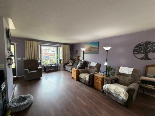 4606B 48 Avenue, Sylvan Lake, AB - Indoor Photo Showing Living Room