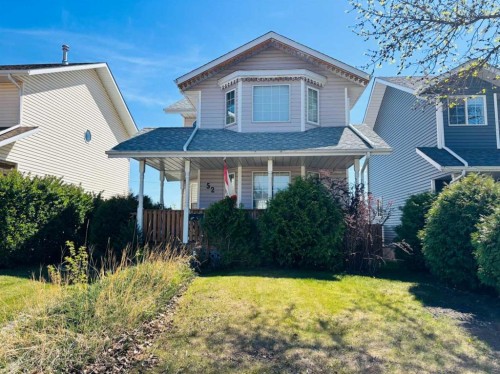 52 Country Ridge Close  Lacombe, AB T4L 1H2