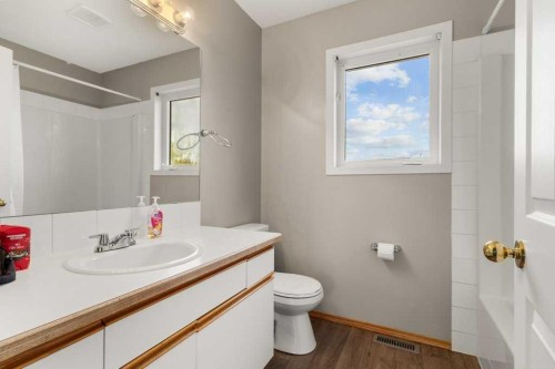 1816 26 Avenue, Delburne, AB - Indoor Photo Showing Bathroom