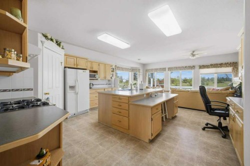 54 Lord Close, Red Deer, AB - Indoor Photo Showing Kitchen