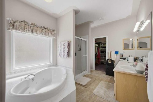 54 Lord Close, Red Deer, AB - Indoor Photo Showing Bathroom