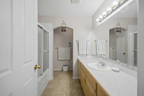 54 Lord Close, Red Deer, AB - Indoor Photo Showing Bathroom