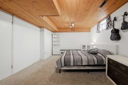 76 Dixon Crescent, Red Deer, AB - Indoor Photo Showing Bedroom