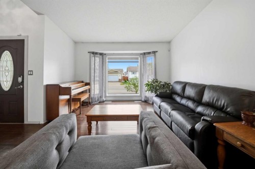 76 Dixon Crescent, Red Deer, AB - Indoor Photo Showing Living Room