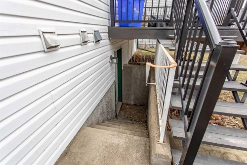 14 Lincoln Park, Lacombe, AB - Outdoor With Exterior