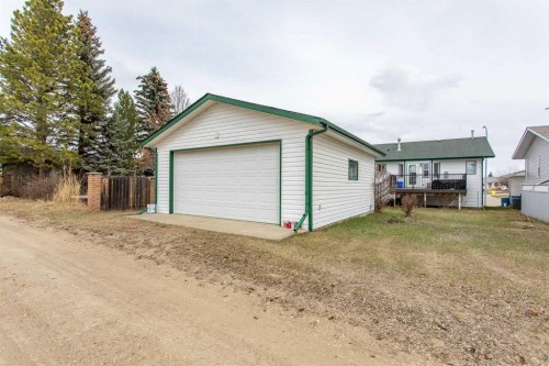 14 Lincoln Park, Lacombe, AB - Outdoor With Exterior