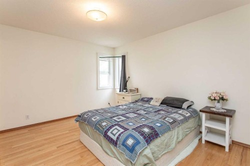 14 Lincoln Park, Lacombe, AB - Indoor Photo Showing Bedroom