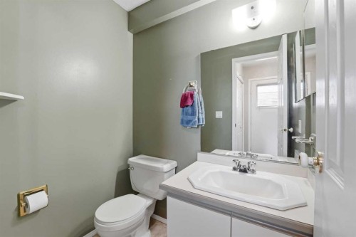 1 Greig Close, Red Deer, AB - Indoor Photo Showing Bathroom