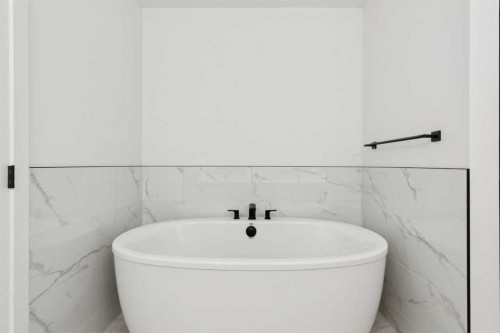 93 Bartlett Way Se, Calgary, AB - Indoor Photo Showing Bathroom