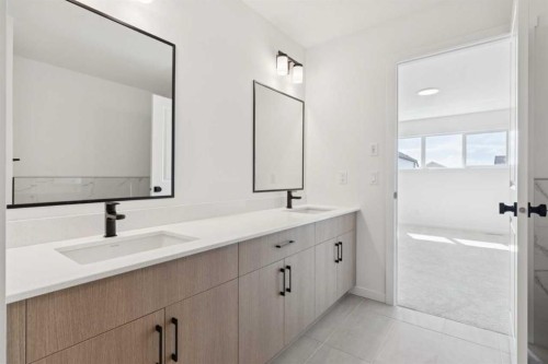 93 Bartlett Way Se, Calgary, AB - Indoor Photo Showing Bathroom