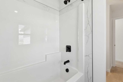 93 Bartlett Way Se, Calgary, AB - Indoor Photo Showing Bathroom