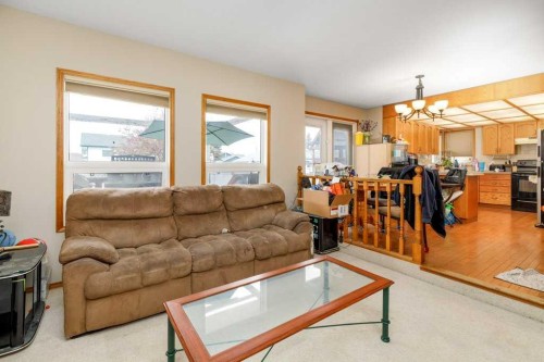 6 Densmore Crescent, Red Deer, AB - Indoor Photo Showing Living Room