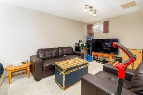 6 Densmore Crescent, Red Deer, AB - Indoor Photo Showing Living Room