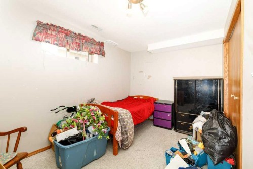 6 Densmore Crescent, Red Deer, AB - Indoor Photo Showing Bedroom