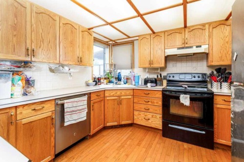 6 Densmore Crescent, Red Deer, AB - Indoor Photo Showing Kitchen