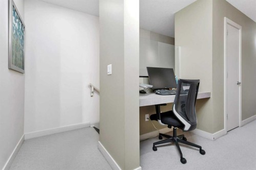 5131-2660 22 Street, Red Deer, AB - Indoor Photo Showing Office