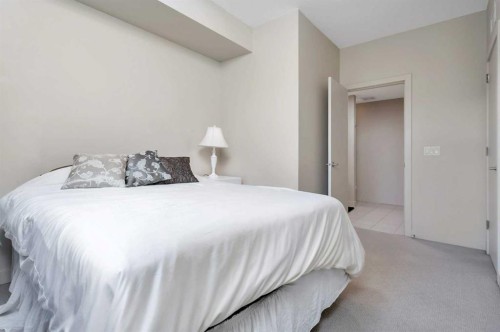 5131-2660 22 Street, Red Deer, AB - Indoor Photo Showing Bedroom