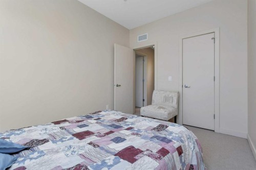 5131-2660 22 Street, Red Deer, AB - Indoor Photo Showing Bedroom