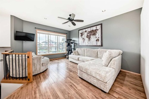 28 Bowman Circle, Sylvan Lake, AB - Indoor Photo Showing Living Room