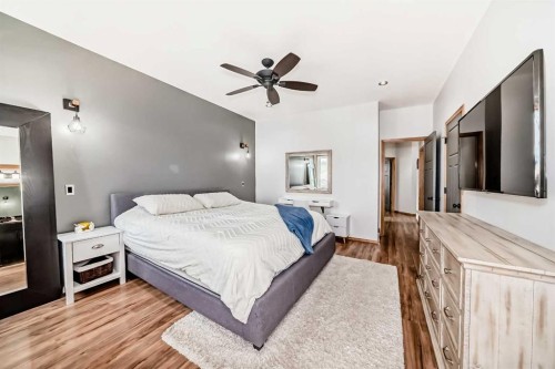 28 Bowman Circle, Sylvan Lake, AB - Indoor Photo Showing Bedroom