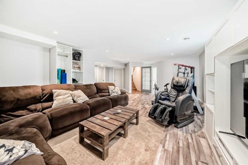 28 Bowman Circle, Sylvan Lake, AB - Indoor Photo Showing Living Room