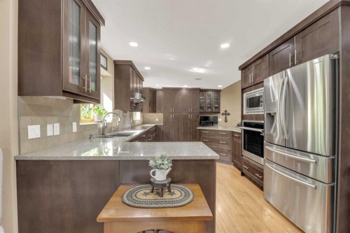 3520 44A Avenue, Red Deer, AB - Indoor Photo Showing Kitchen With Upgraded Kitchen