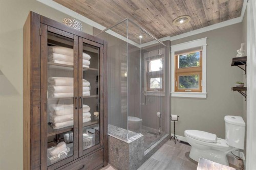 3520 44A Avenue, Red Deer, AB - Indoor Photo Showing Bathroom