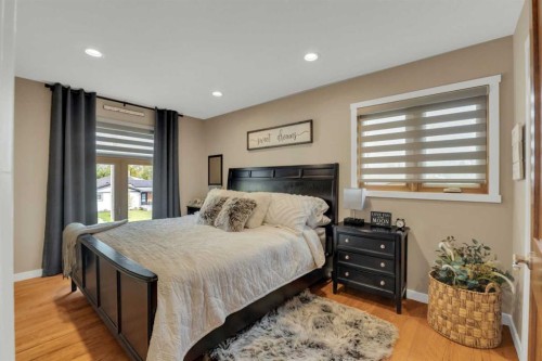 3520 44A Avenue, Red Deer, AB - Indoor Photo Showing Bedroom