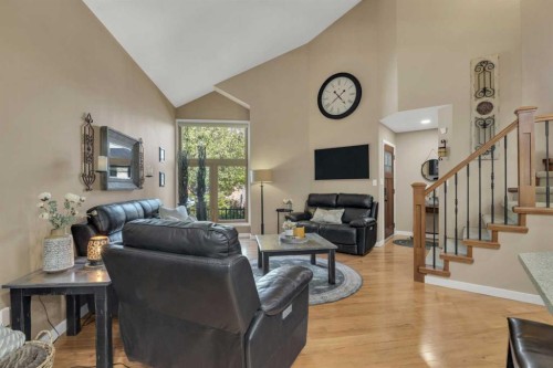 3520 44A Avenue, Red Deer, AB - Indoor Photo Showing Living Room