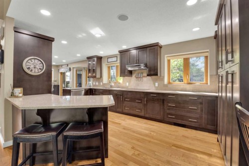 3520 44A Avenue, Red Deer, AB - Indoor Photo Showing Kitchen With Upgraded Kitchen