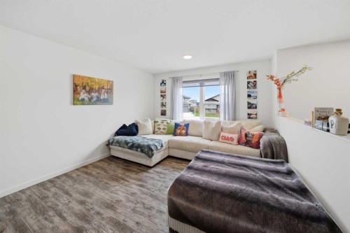 74 Ranchers Close, Lacombe, AB - Indoor Photo Showing Living Room