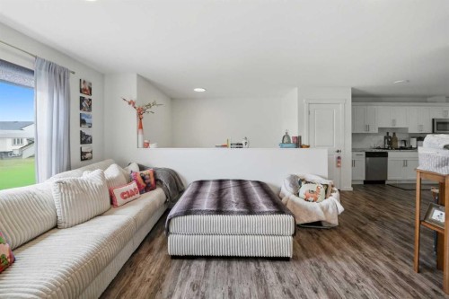 74 Ranchers Close, Lacombe, AB - Indoor Photo Showing Living Room