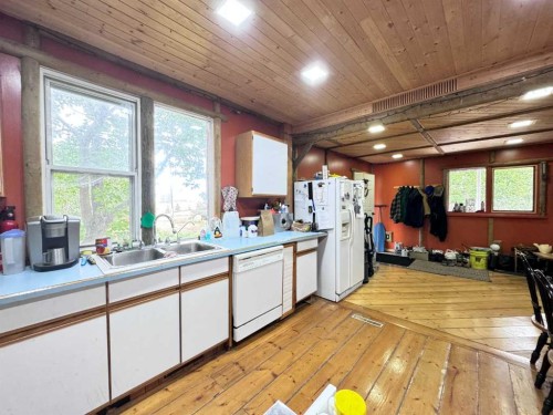 41004 Range Road 215, Rural Lacombe County, AB - Indoor Photo Showing Kitchen With Double Sink
