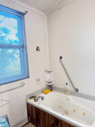 41004 Range Road 215, Rural Lacombe County, AB - Indoor Photo Showing Bathroom